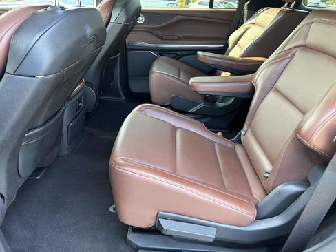 Used 2025 Lincoln Navigator Reserve AWD/4WD image 17