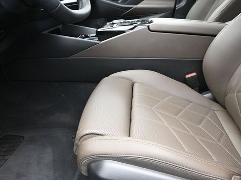 Certified 2025 BMW 530i RWD image 13