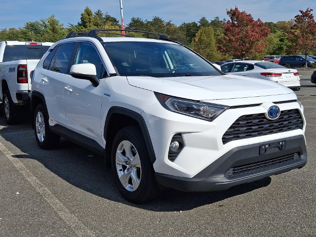 Used 2021 Toyota RAV4 XLE w/ Convenience Package AWD/4WD image 3