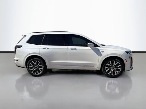 Used 2021 Cadillac XT6 Sport image 2