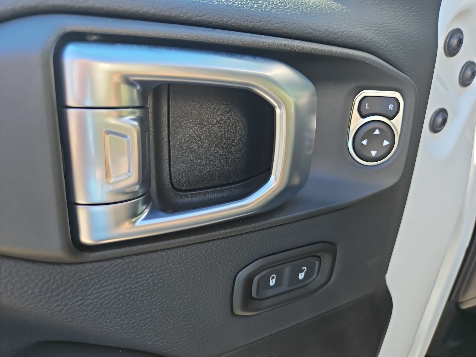 New 2027 Jeep Wrangler Unlimited Sahara AWD/4WD image 22
