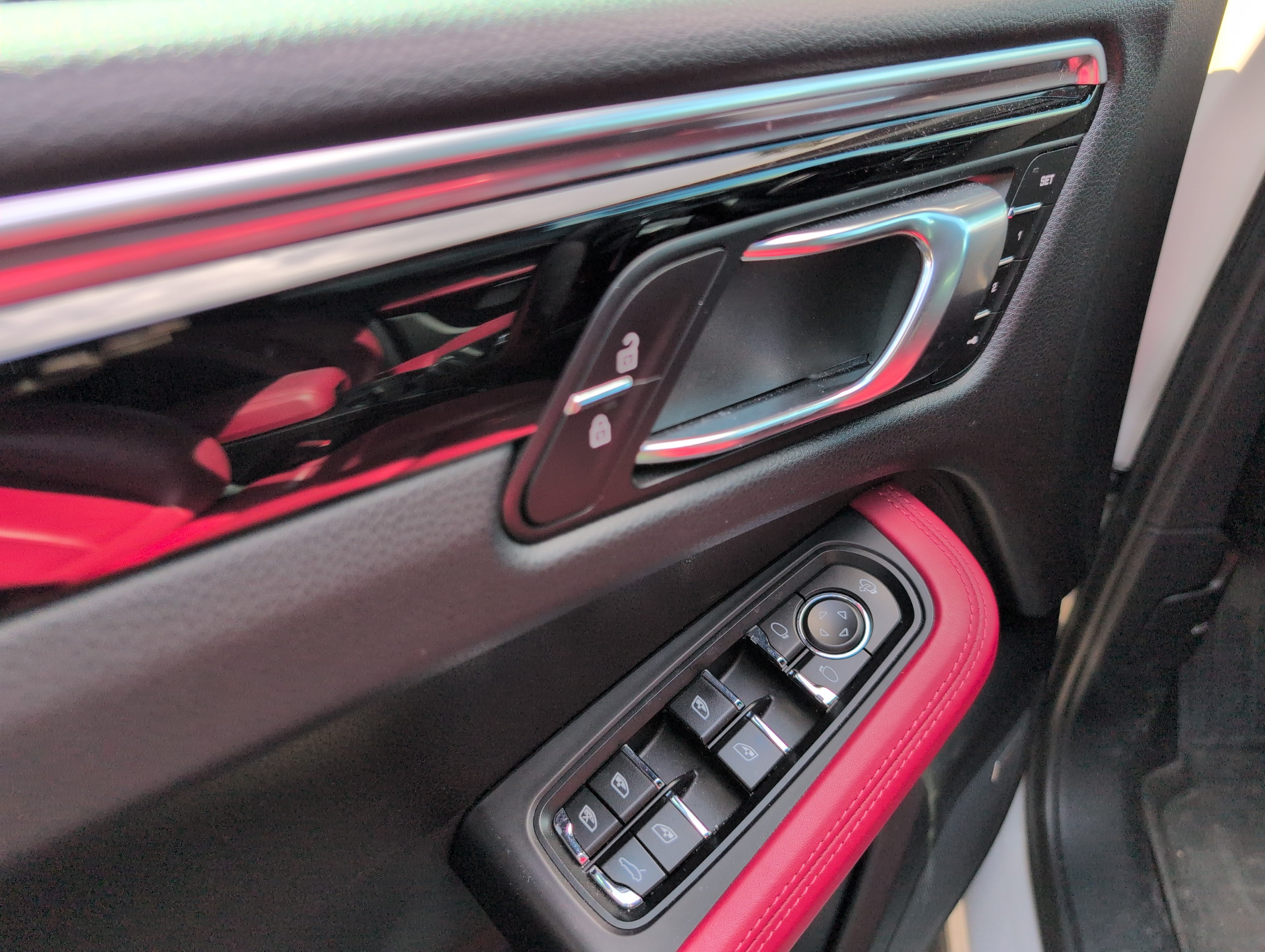 Used 2022 Porsche Macan S AWD/4WD image 8