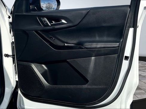 Used 2025 Chevrolet Equinox LT w/ Safety and Technology Package image 26