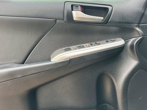 Used 2013 Toyota Camry SE image 12