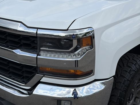 Used 2018 Chevrolet Silverado 1500 LT w/ All Star Edition image 10