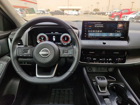 Used 2024 Nissan Rogue Platinum image 12