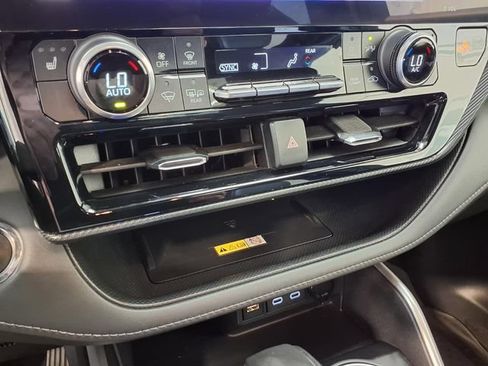 Used 2023 Toyota Highlander XSE FWD image 13