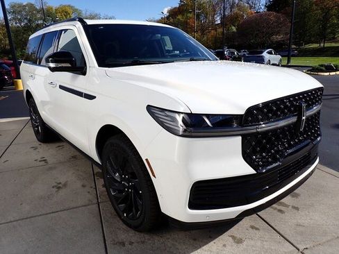 New 2025 Lincoln Navigator Reserve w/ Jet Appearance Package image 8