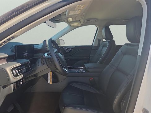 New 2026 Lincoln Aviator 2WD image 12