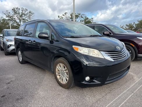 Used 2015 Toyota Sienna XLE Premium image 4