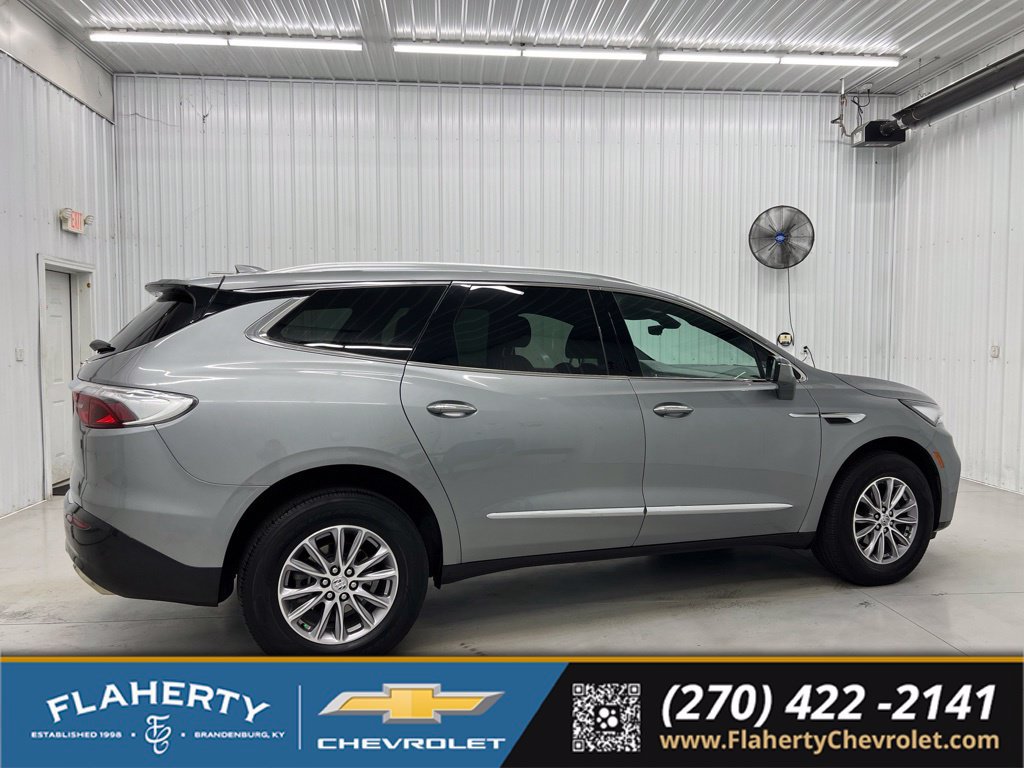 Used 2023 Buick Enclave Essence FWD image 2