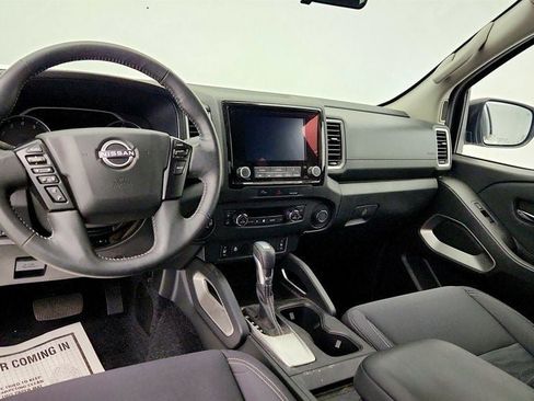 Used 2023 Nissan Frontier SV AWD/4WD image 12