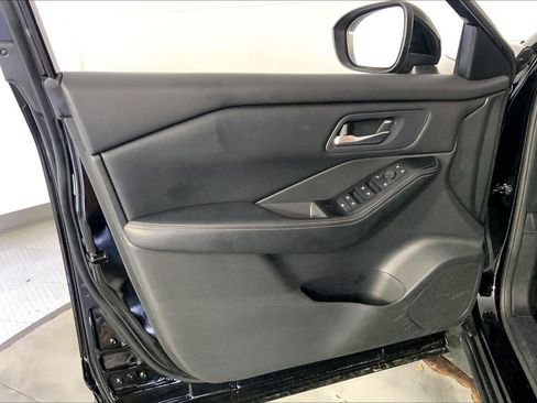 Used 2025 Nissan Rogue SV AWD/4WD image 24