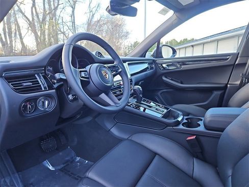 New 2026 Porsche Macan image 4