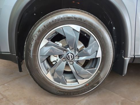 Used 2025 Nissan Rogue SV w/ SV Premium Package FWD image 30