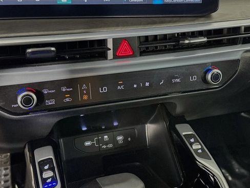 Used 2024 Kia Sorento SX Prestige image 18