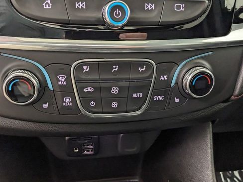 Used 2023 Chevrolet Traverse RS image 29