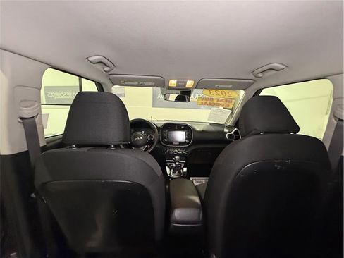 Used 2023 Kia Soul LX w/ LX Technology Package image 16