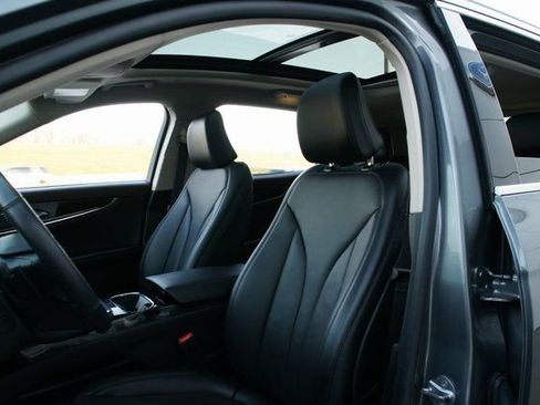 Used 2023 Lincoln Nautilus Reserve w/ Equipment Group 201A image 17