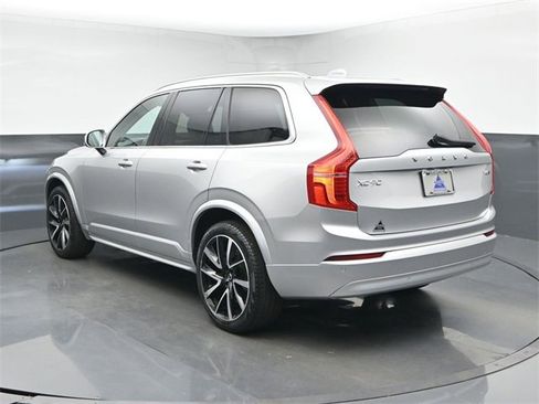 Used 2022 Volvo XC90 T6 Momentum w/ Advanced Package image 6