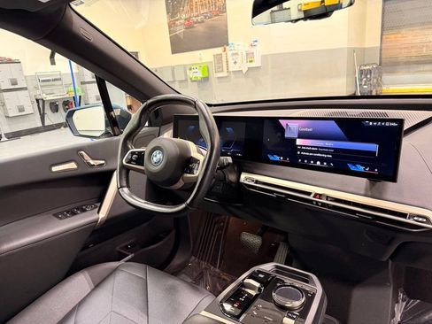 Used 2024 BMW iX xDrive50 w/ Premium Package AWD/4WD image 30