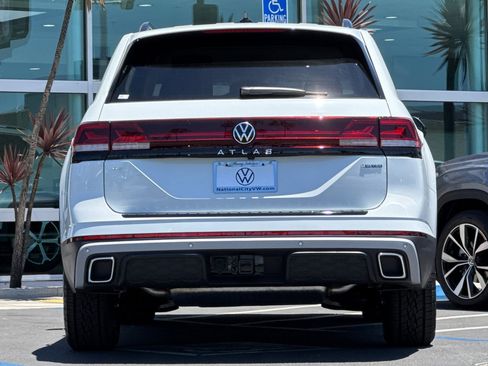 New 2025 Volkswagen Atlas Peak Edition SE image 6