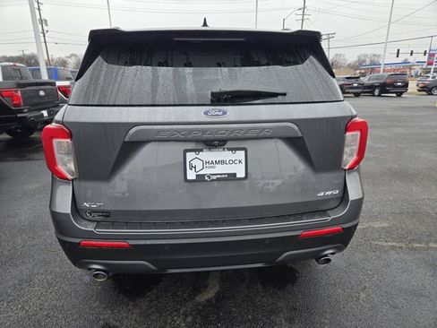 Used 2021 Ford Explorer XLT w/ Equipment Group 202A image 6