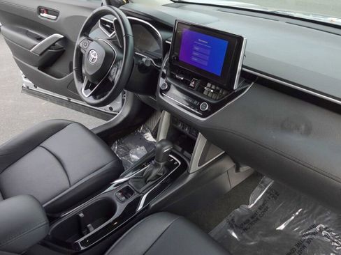 Used 2024 Toyota Corolla Cross XLE image 14