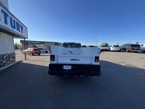 Used 2024 Chevrolet Silverado 2500 LT w/ Convenience Package image 9