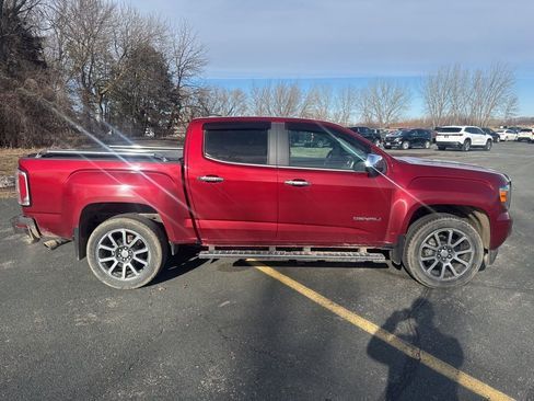 Used 2017 GMC Canyon Denali image 7
