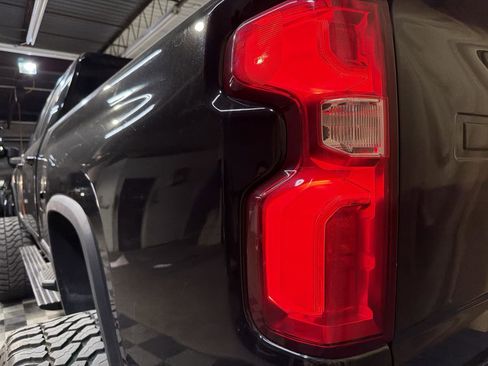 Used 2024 Chevrolet Silverado 2500 High Country w/ Midnight Edition AWD/4WD image 9