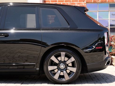 Certified 2022 Rolls-Royce Cullinan AWD/4WD image 23