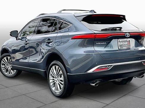 Used 2021 Toyota Venza XLE image 11