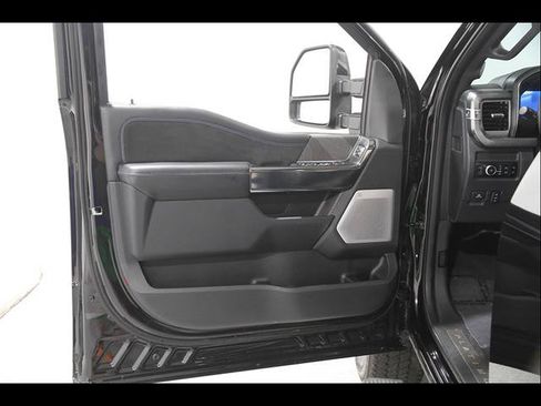 Used 2025 Ford F250 Platinum AWD/4WD image 4