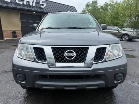 Used 2018 Nissan Frontier SV AWD/4WD image 2