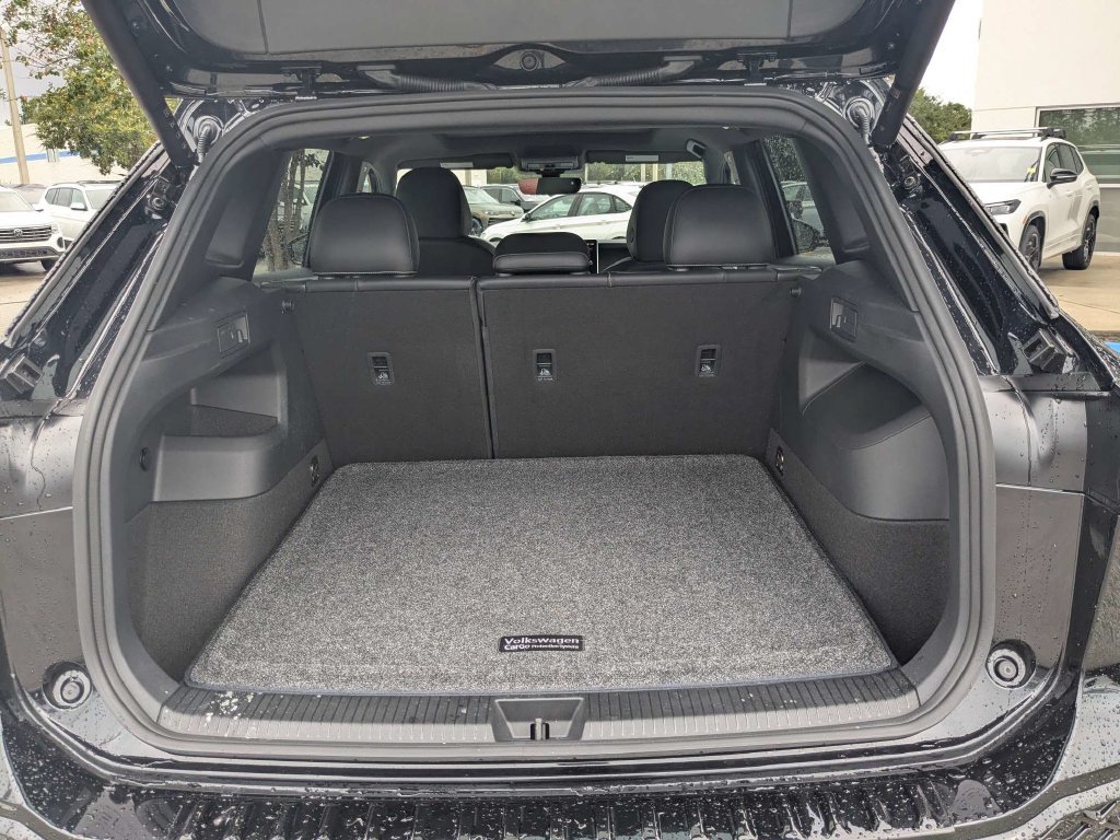 Certified 2026 Volkswagen Tiguan SE R-Line FWD image 17