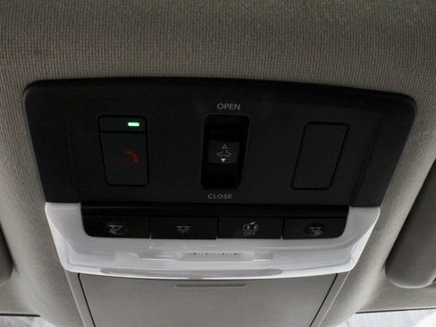 Used 2025 Nissan Sentra SR w/ SR Premium Package FWD image 31