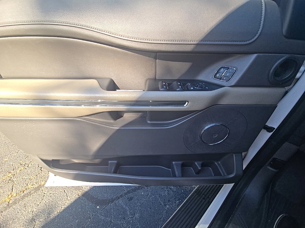 Used 2019 Ford Expedition XLT w/ Equipment Group 202A AWD/4WD image 20