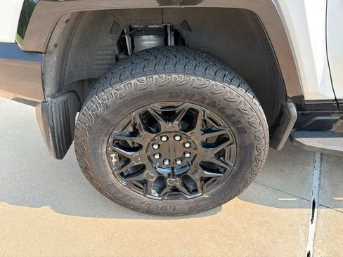 Used 2025 GMC Hummer EV 3X w/ LPO, Dark Essentials Package AWD/4WD image 12