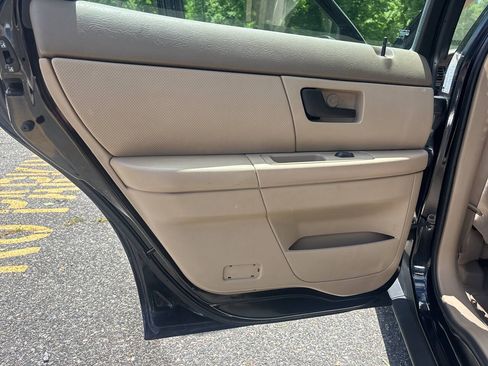 Used 2006 Ford Taurus SE FWD image 16
