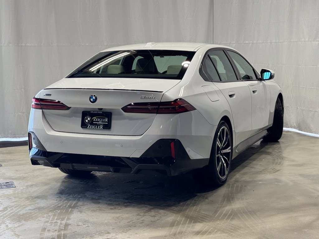 Used 2026 BMW 530i xDrive w/ M Sport Package AWD/4WD image 6