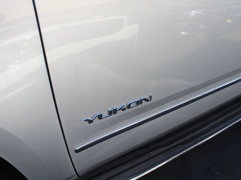 Used 2015 GMC Yukon SLT w/ Open Road Package AWD/4WD image 12