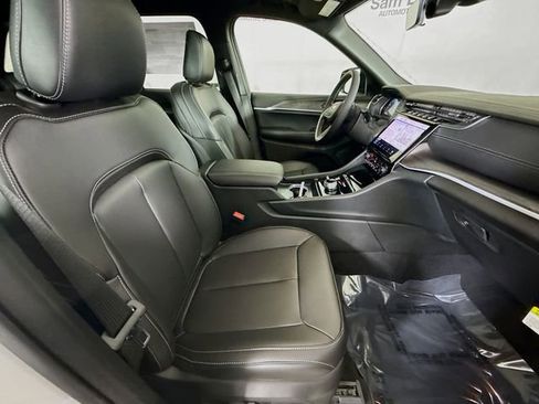 New 2025 Jeep Grand Cherokee Limited image 29