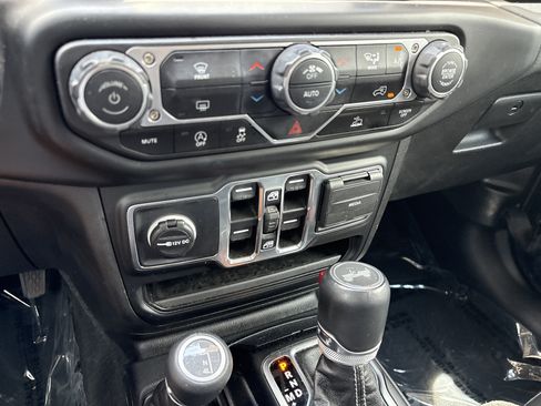 Used 2023 Jeep Wrangler Unlimited Sahara AWD/4WD image 30