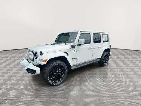 Used 2021 Jeep Wrangler Unlimited Sahara AWD/4WD image 4