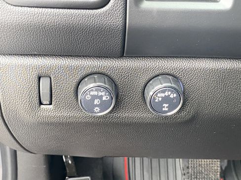 Used 2021 Chevrolet Colorado LT w/ Redline Special Edition image 14