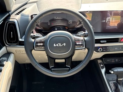 Used 2025 Kia Sorento EX w/ Panoramic Sunroof Package FWD image 24