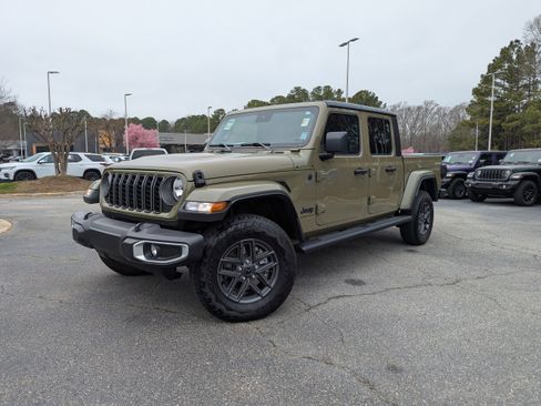 Certified 2025 Jeep Gladiator Sport image 1