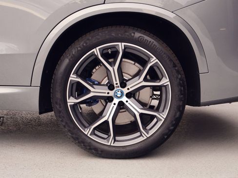 Used 2025 BMW X5 xDrive50e w/ Executive Package image 27