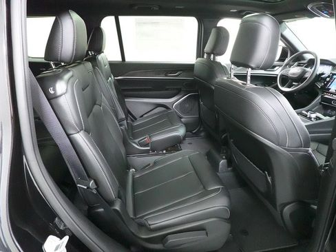 New 2026 Jeep Grand Cherokee L Limited w/ Limited Altitude Package AWD/4WD image 30